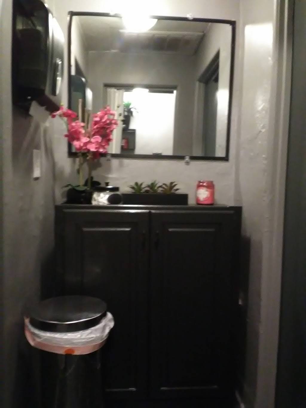 Sign of the Thymes Bistro | restaurant | 5845 W Palmaire Ave, Glendale, AZ 85301, USA | 6239315777 OR +1 623-931-5777