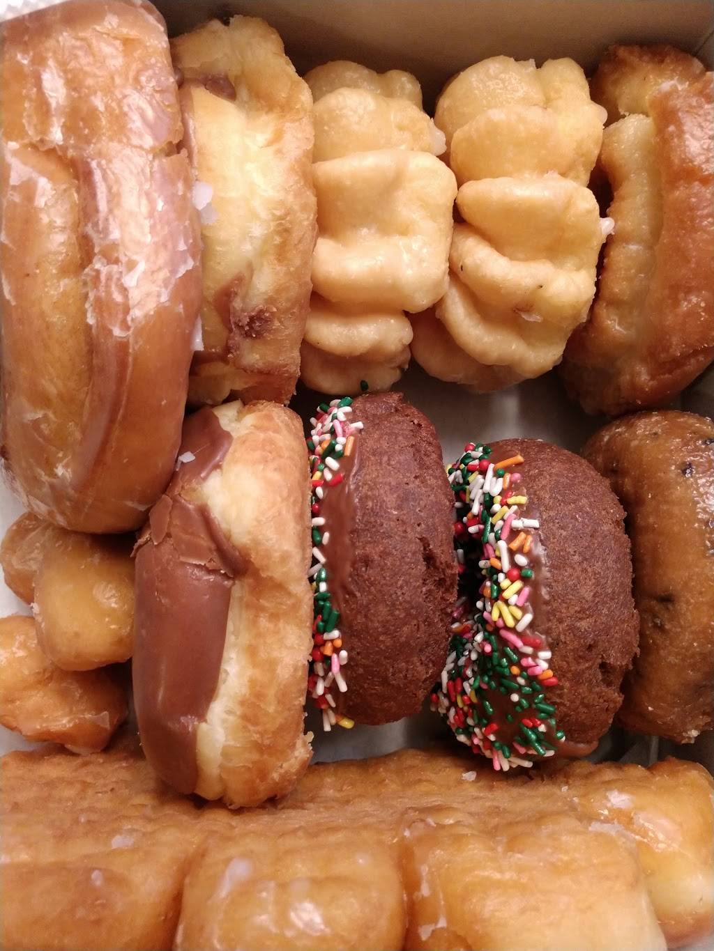 Super Donut | restaurant | 193-B Welburn Ave, Gilroy, CA 95020, USA | 4088480859 OR +1 408-848-0859