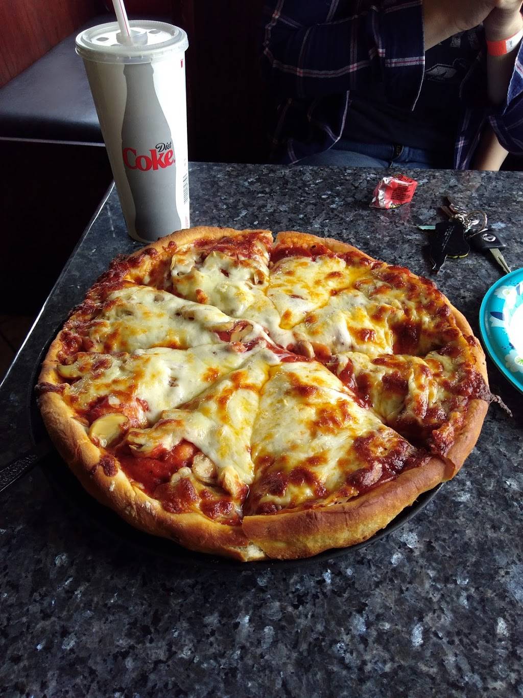 Reginas Pizza | restaurant | 2160 East Ave, Akron, OH 44314, USA | 3307537797 OR +1 330-753-7797