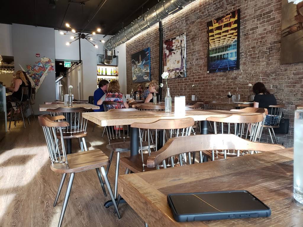 Vino209 Wine Bar & Bistro | cafe | 209 5th St, West Des Moines, IA 50265, USA | 5152551209 OR +1 515-255-1209