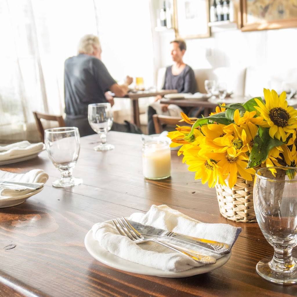 Sals Place | restaurant | 99 Commercial St, Provincetown, MA 02657, USA | 5084871279 OR +1 508-487-1279