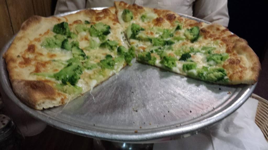 Vinnys Pizza Family Restaurant | restaurant | 30 Huntington Turnpike, Bridgeport, CT 06610, USA | 2033666616 OR +1 203-366-6616