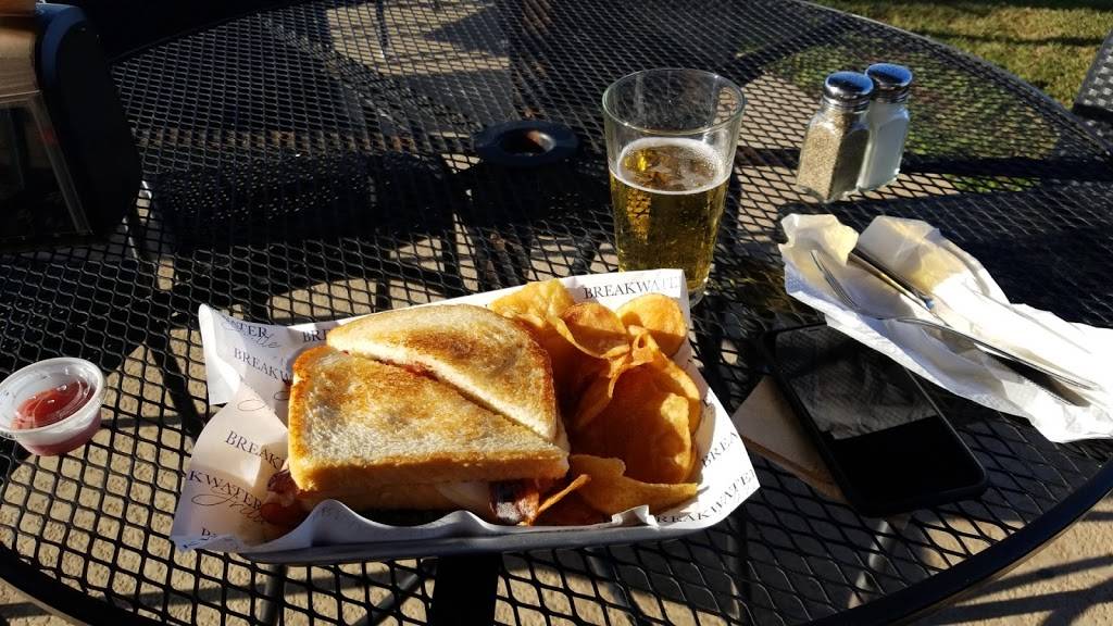 Breakwater Grille | restaurant | Montgomery, TX 77356, USA | 9365821164 OR +1 936-582-1164