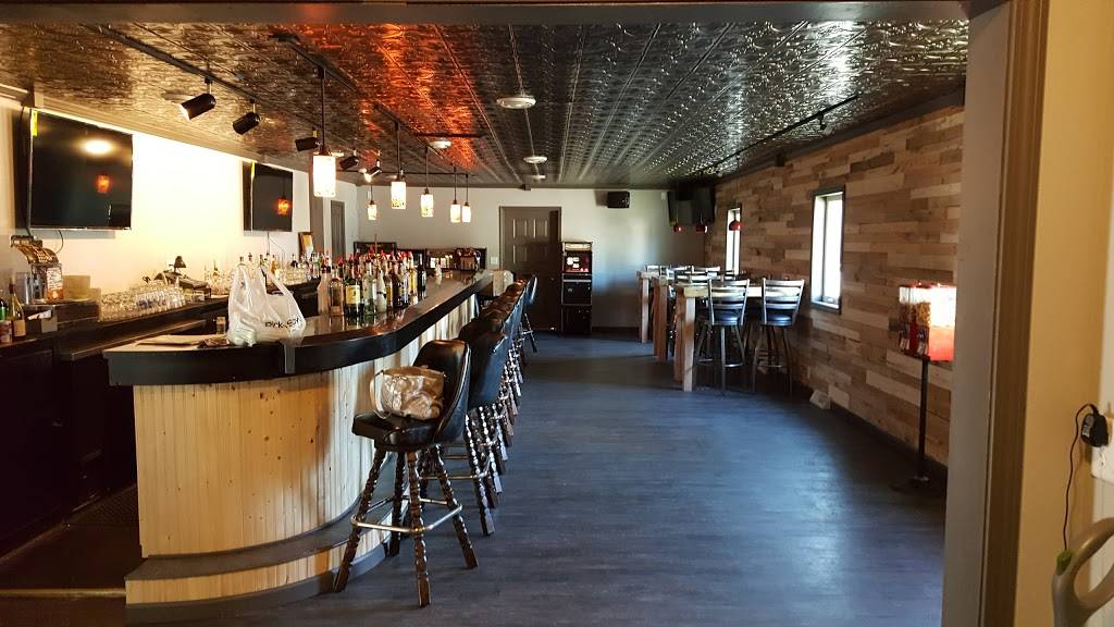 Karmalis Bar & Grill | restaurant | 1903 Harrison St, Oshkosh, WI 54901, USA | 9202359307 OR +1 920-235-9307