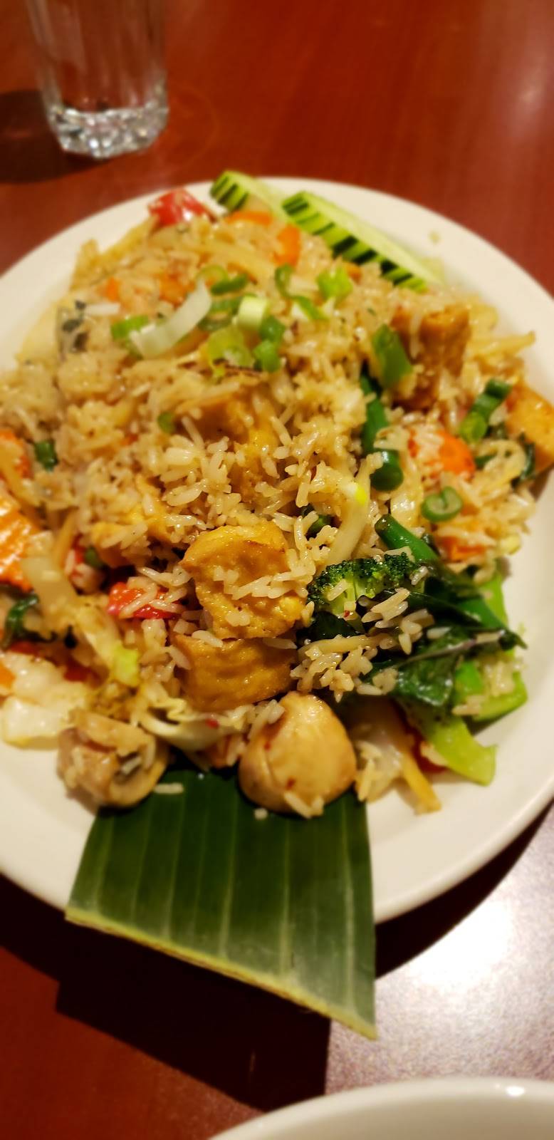 Moms Thai House | restaurant | 439 N Main St, Manteca, CA 95336, USA | 2096657890 OR +1 209-665-7890