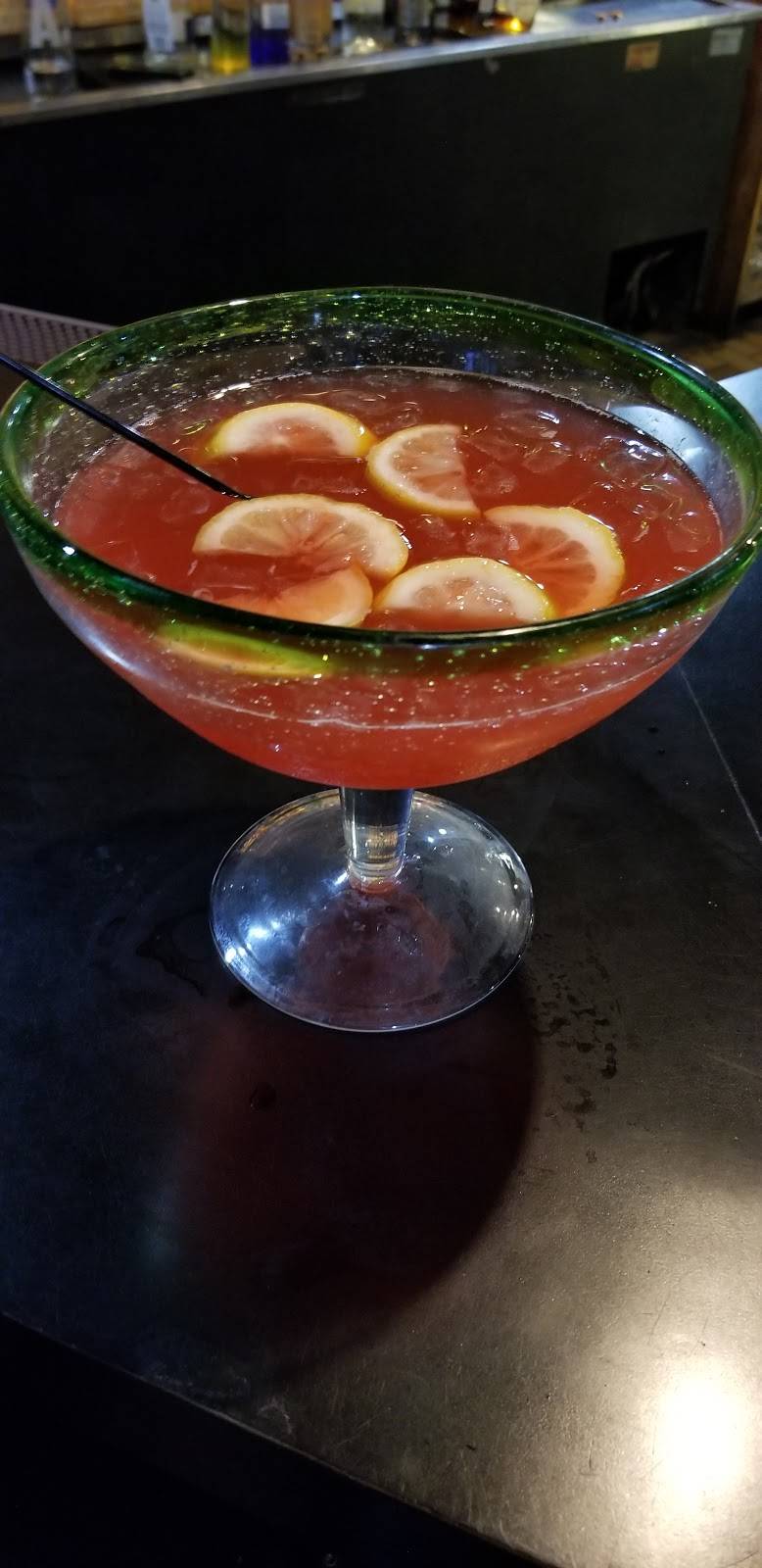 Wolfs Den | restaurant | 8214 Cedar Ave, Cleveland, OH 44103, USA | 2163916414 OR +1 216-391-6414