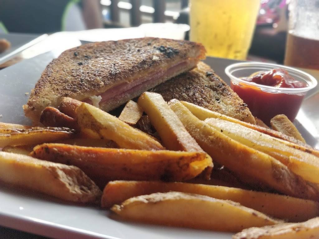 Paradise Tiki Hut Restaurant and Bar | restaurant | 1502 Miramar St, Cape Coral, FL 33904, USA | 2395408454 OR +1 239-540-8454