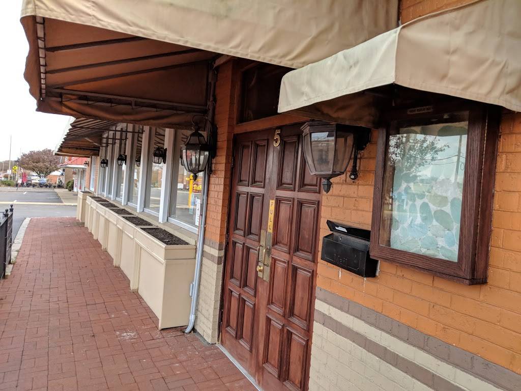 Aiyara Thai Restaurant Leesburg VA | restaurant | 5 Catoctin Cir SE, Leesburg, VA 20175, United States | 7037711131 OR +1 703-771-1131