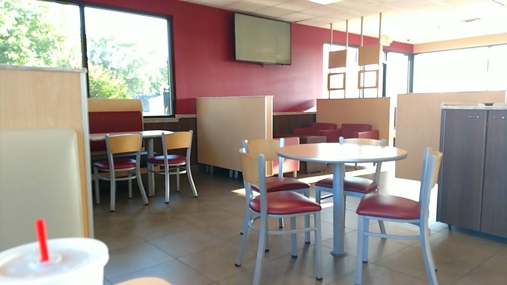 Burger King | restaurant | 2505 Blairs Ferry Rd, Cedar Rapids, IA 52402, USA | 3193789951 OR +1 319-378-9951