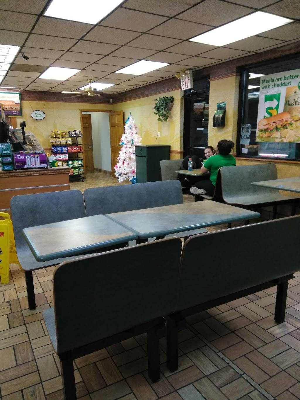 Subway | restaurant | 2216 Madison Ave, Granite City, IL 62040, USA | 6184512859 OR +1 618-451-2859