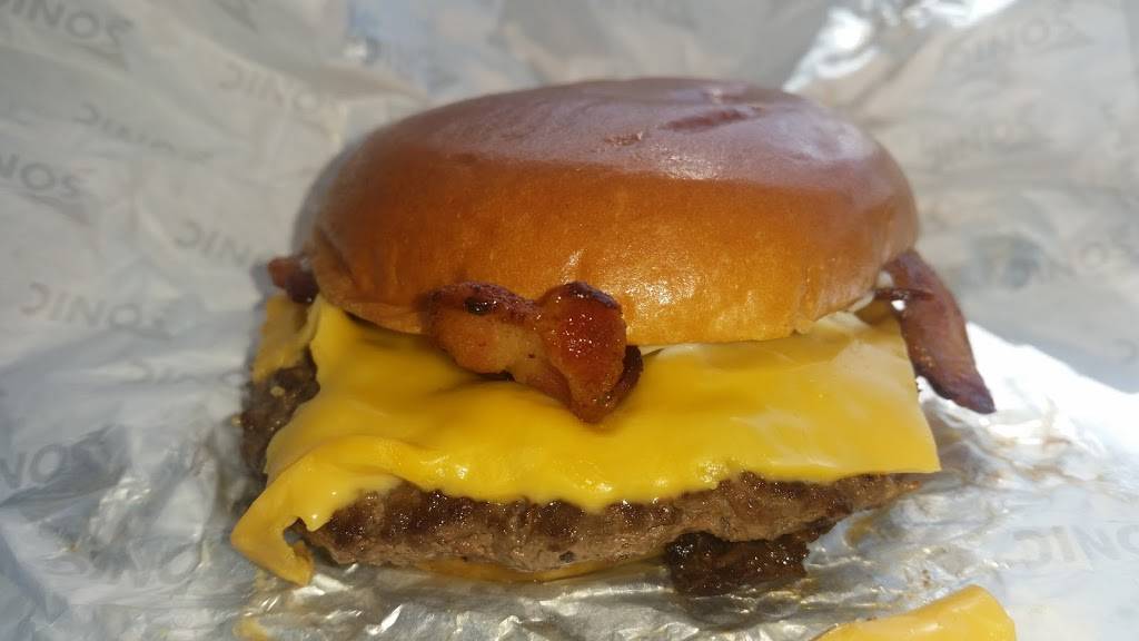 Sonic Drive-In | restaurant | 1090 S Randall Rd, Algonquin, IL 60102, USA | 8474586220 OR +1 847-458-6220