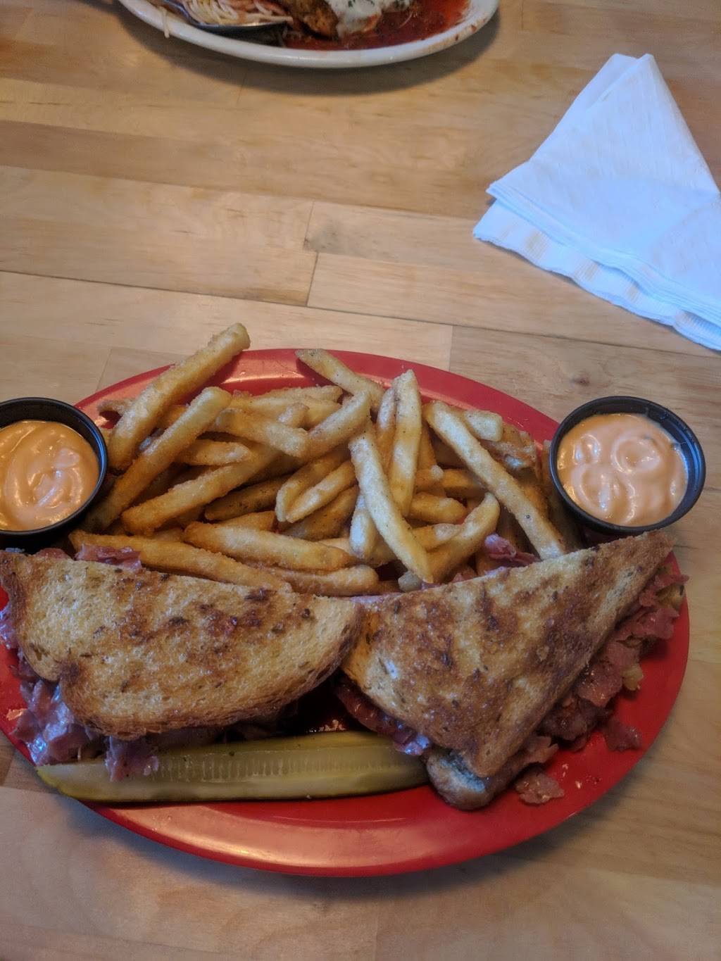 Victorios Oyster Bar and Grille | restaurant | 1701 US-1, Titusville, FL 32796, USA | 3212671950 OR +1 321-267-1950