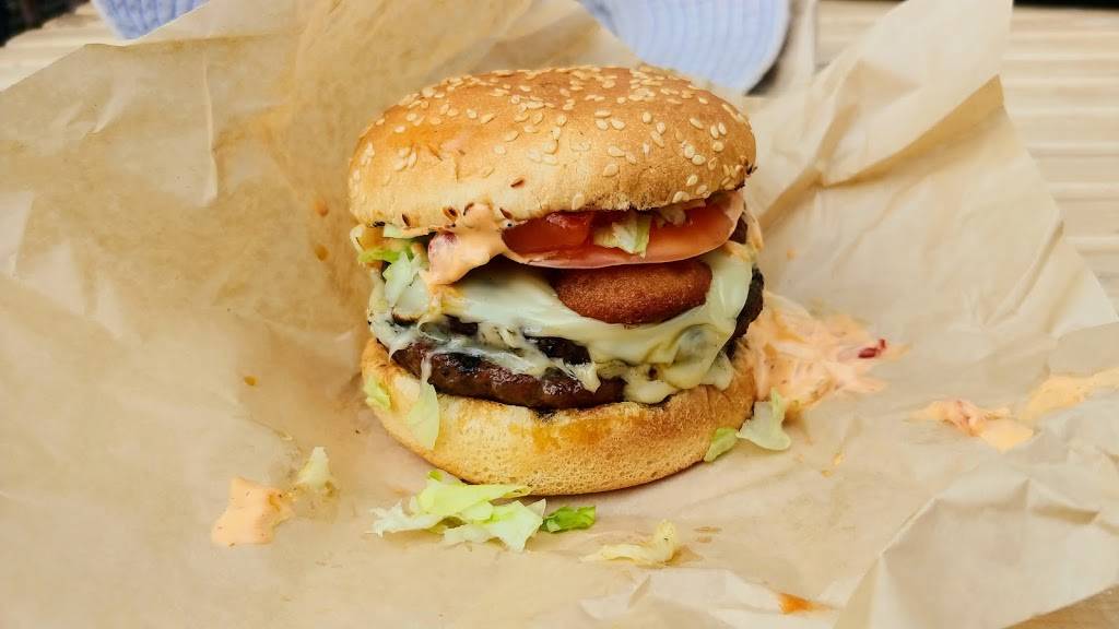 The Beach Burger | restaurant | 203 Main St, Sauble Beach, ON N0H 2G0, Canada | 5194220300 OR +1 519-422-0300