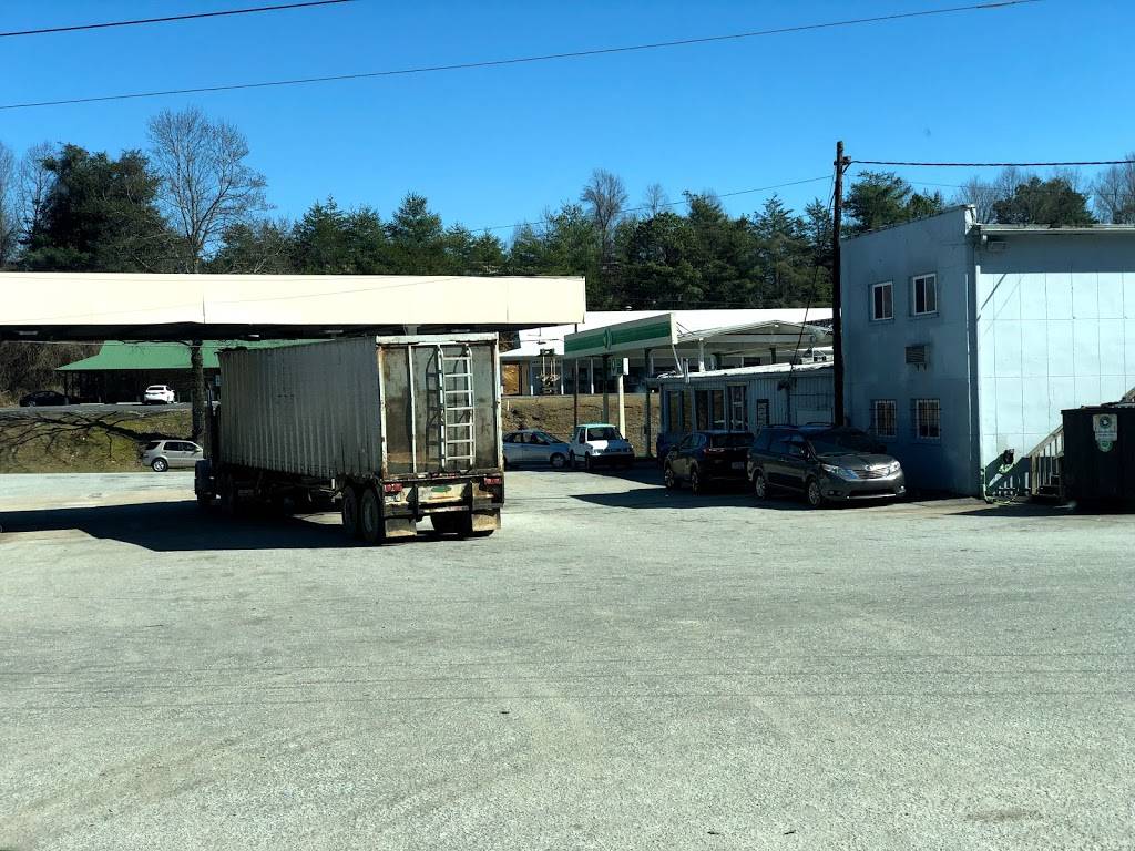 Saluda Truck Plaza | night club | 1380 Ozone Dr, Saluda, NC 28773, USA | 8287494921 OR +1 828-749-4921