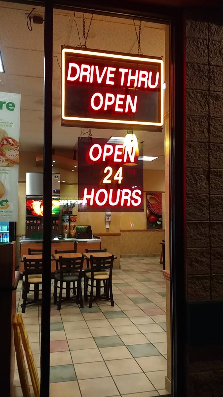 Subway | restaurant | 206 E 10th St, Jeffersonville, IN 47130, USA | 8122841957 OR +1 812-284-1957