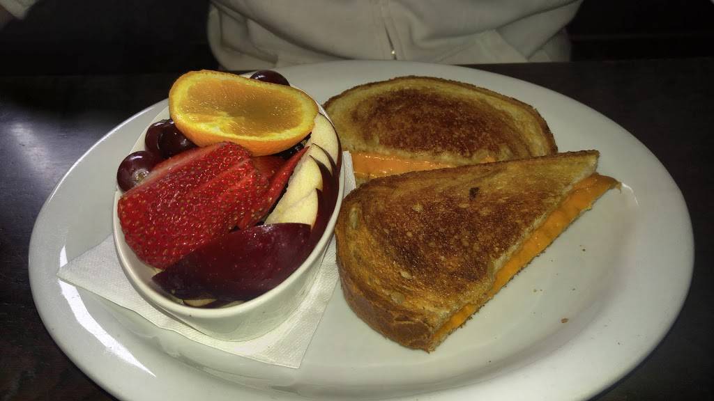 Scotts Family Restaurant | restaurant | 74 Scott Ave, Paris, ON N3L 3K4, Canada | 5194426511 OR +1 519-442-6511