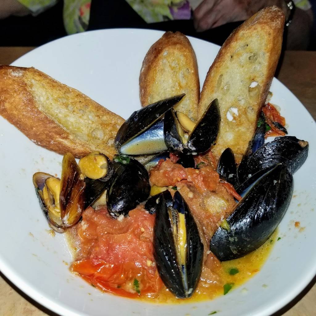 West & Main - Bar & Grill | restaurant | 187 W Market St, Warren, OH 44481, USA | 3309741665 OR +1 330-974-1665