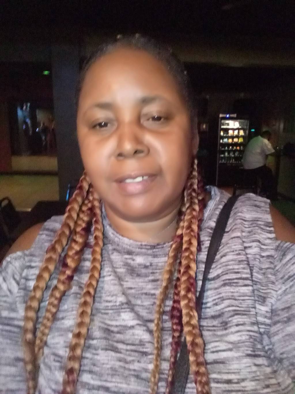 Grown Folks Bar & Grill | restaurant | 6704 Savannah Ave, Cincinnati, OH 45239, USA | 5135210576 OR +1 513-521-0576