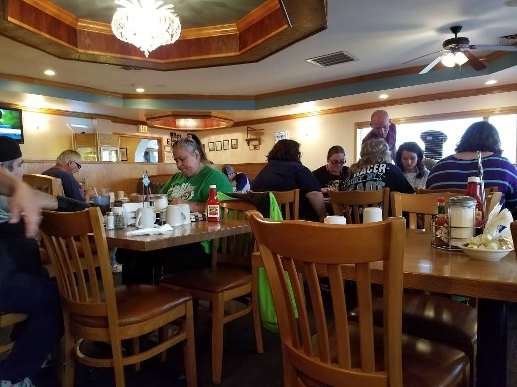 Pontiac Family Kitchen | restaurant | 904 W Custer Ave, Pontiac, IL 61764, USA | 8158443155 OR +1 815-844-3155