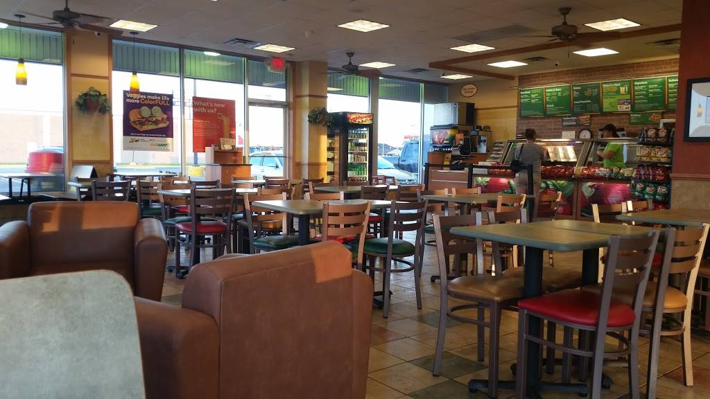 Subway | restaurant | 1043 W 7th St, Auburn, IN 46706, USA | 2609252995 OR +1 260-925-2995