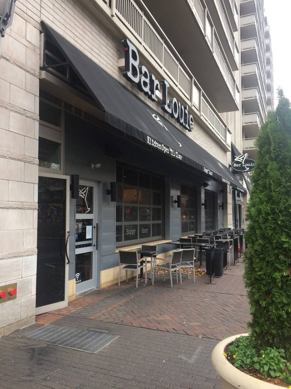 Bar Louie | night club | 320 23rd St S, Arlington, VA 22202, USA | 5713027420 OR +1 571-302-7420