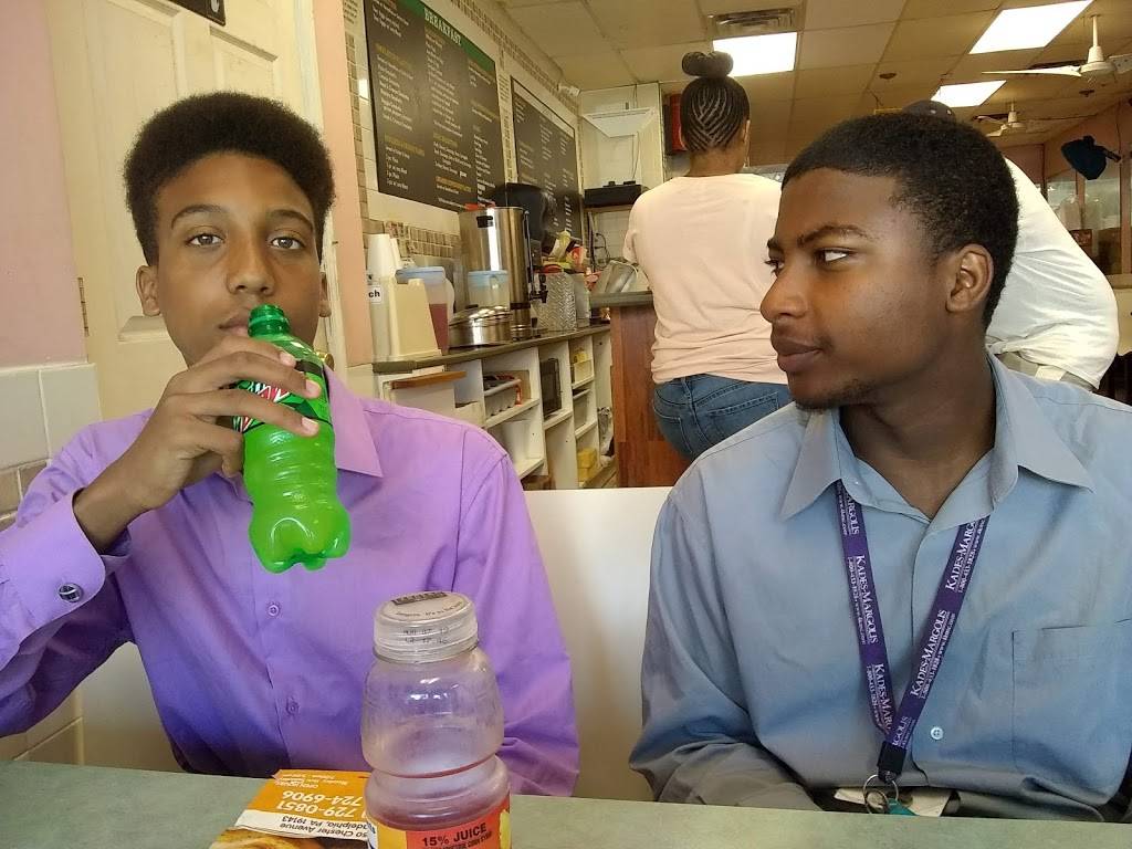 Jakes Place | restaurant | 5550 Chester Ave, Philadelphia, PA 19143, USA | 2157290851 OR +1 215-729-0851