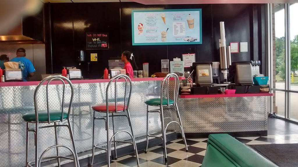 Hwy 55 Burgers Shakes & Fries | restaurant | 1624 State Rd, Cheraw, SC 29520, USA | 8438659192 OR +1 843-865-9192