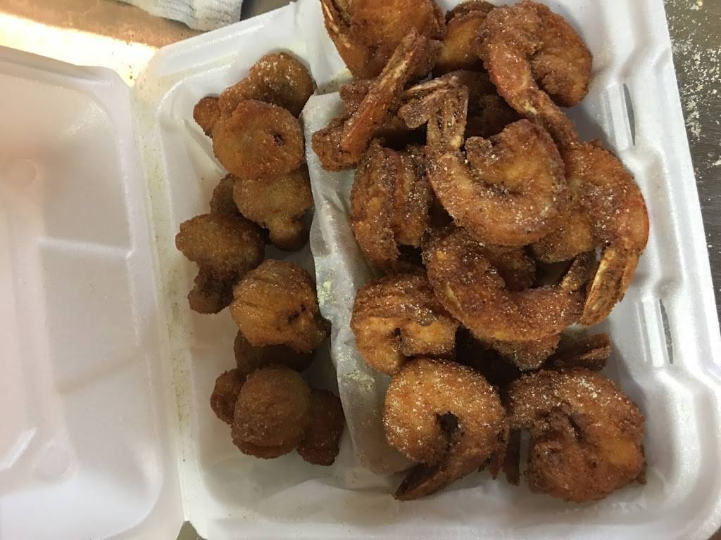 Sharks fish and chicken wynnton | restaurant | 1841 Wynnton Rd, Columbus, GA 31906, USA | 7062250361 OR +1 706-225-0361