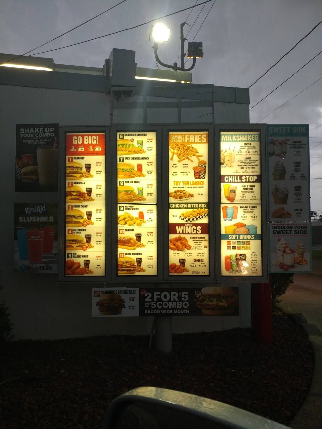 Rallys | restaurant | 1111 South Smithville Road, Dayton, OH 45403, USA | 9372564293 OR +1 937-256-4293