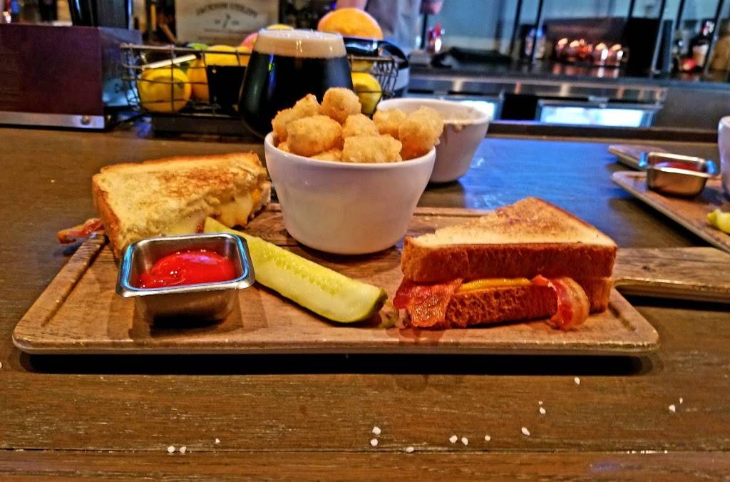 The Fat Rabbit Pub | restaurant | 16029 Tampa Palms Blvd W, Tampa, FL 33647, USA | 8132523004 OR +1 813-252-3004