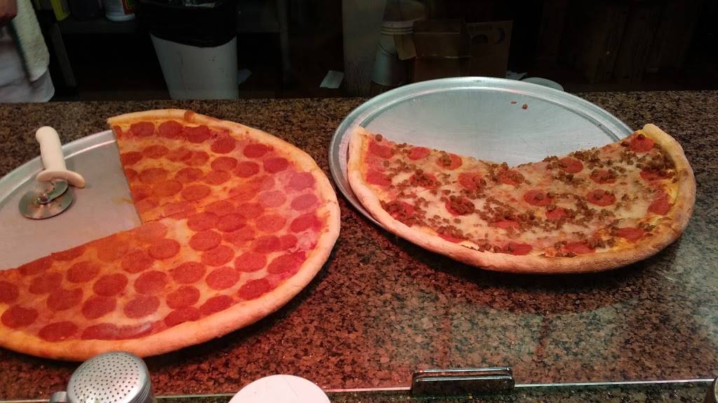 Go Go Pizza | restaurant | 69th Street Terminal, Upper Darby, PA 19082, USA | 6103520106 OR +1 610-352-0106