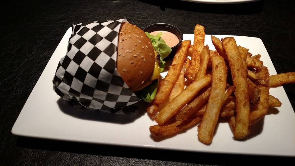 Coltons Social House | restaurant | 1150 Shaw Ave, Clovis, CA 93612, USA | 5597216655 OR +1 559-721-6655