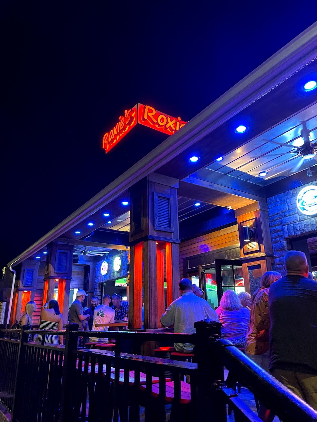 Roxies | restaurant | 1289 Bagnell Dam Blvd, Lake Ozark, MO 65049, USA | 5733659960 OR +1 573-365-9960