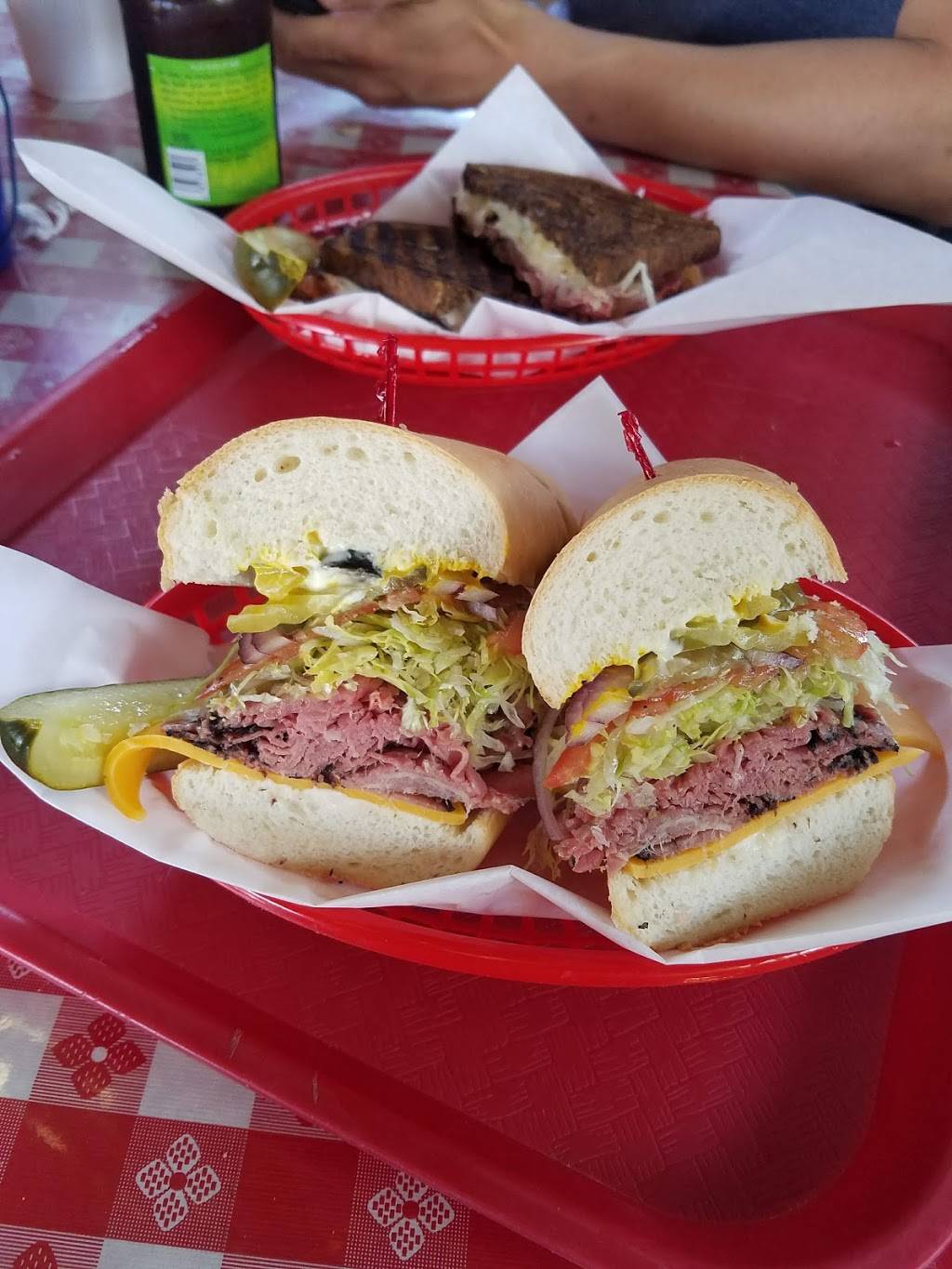 Route 33 Sandwich Co | restaurant | 700 Kern St, Taft, CA 93268, USA | 6617633333 OR +1 661-763-3333