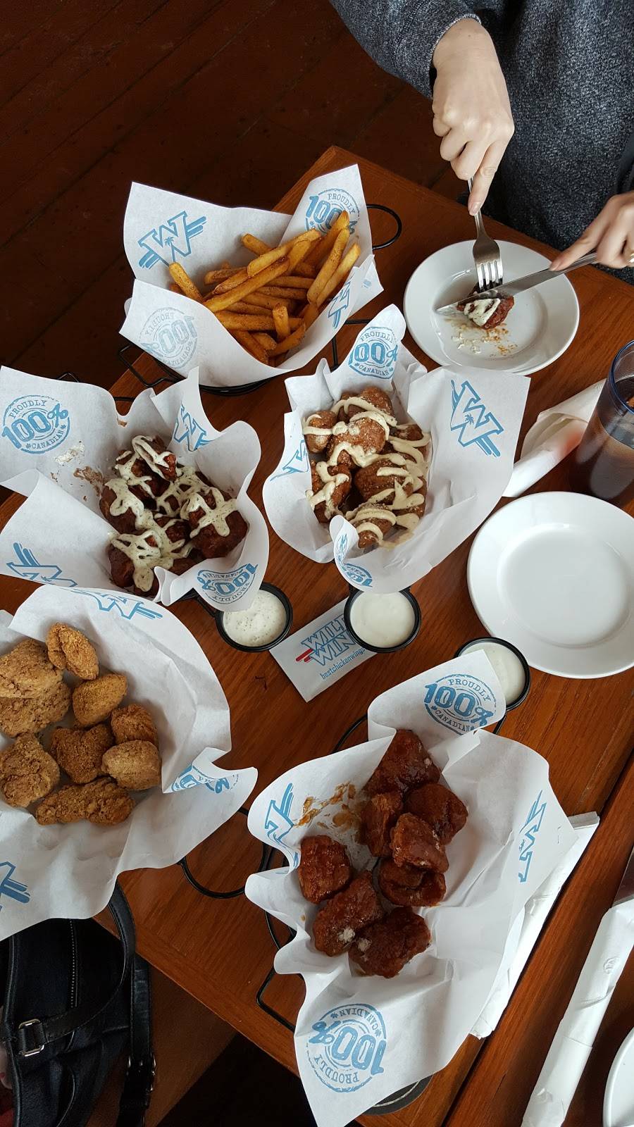 Wild Wing | restaurant | 714 Lakeshore Rd E 1 & 6, Mississauga, ON L5G 1J6, Canada | 9052781500 OR +1 905-278-1500