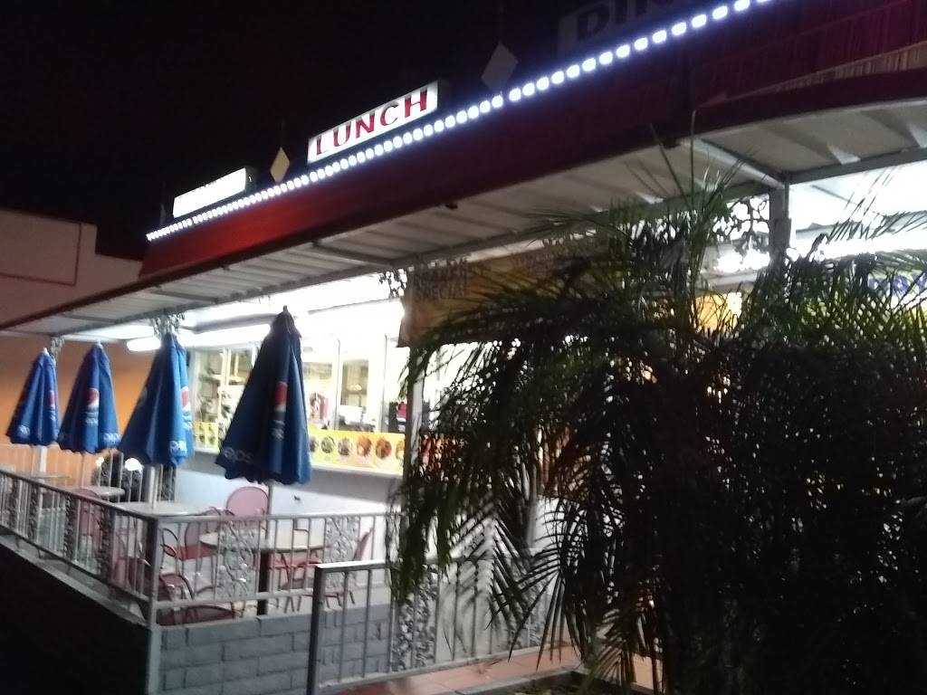 Tommys Drive Thru | restaurant | 230 N San Jacinto St, Hemet, CA 92543, USA | 9516526622 OR +1 951-652-6622