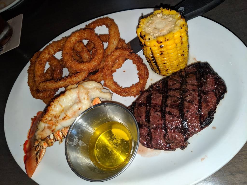 Chucks Roadhouse Bar & Grill | restaurant | 780 Kingston Rd, Pickering, ON L1V 1A8, Canada | 9058317772 OR +1 905-831-7772