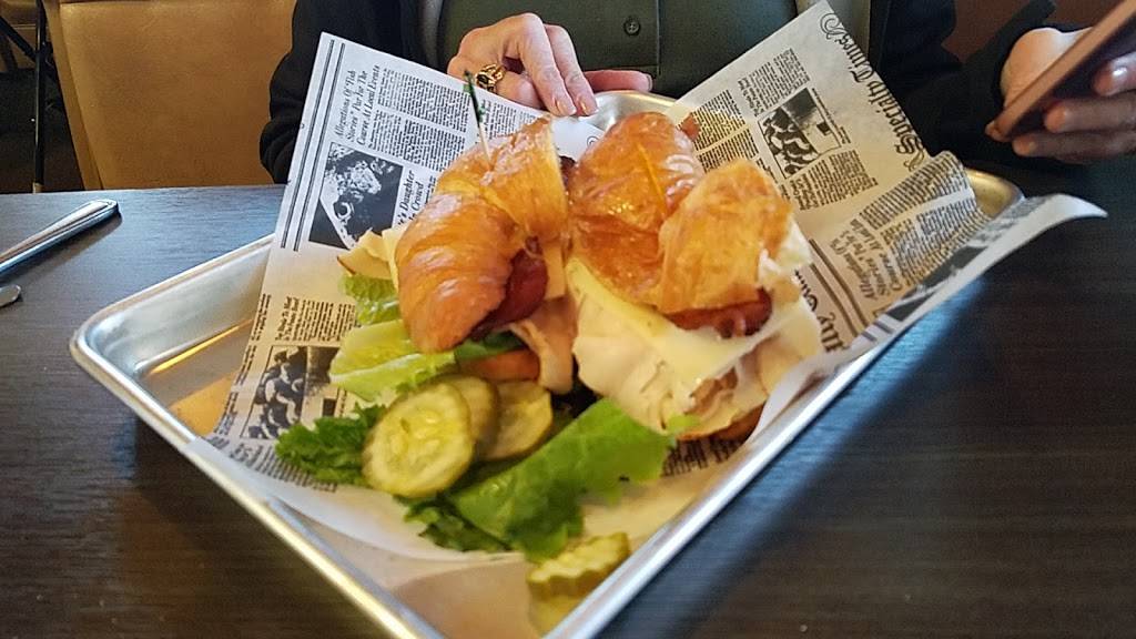 Mollies Kountry Kitchen | restaurant | 21851 CA-18, Apple Valley, CA 92307, USA | 7602406130 OR +1 760-240-6130