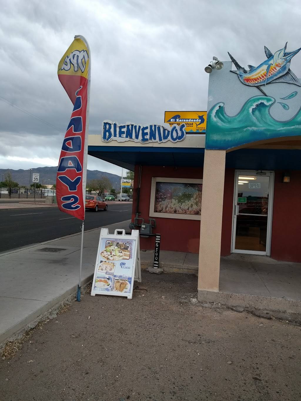 El Zarandeado | restaurant | 6500 Central Ave SE, Albuquerque, NM 87108, USA | 5052660143 OR +1 505-266-0143