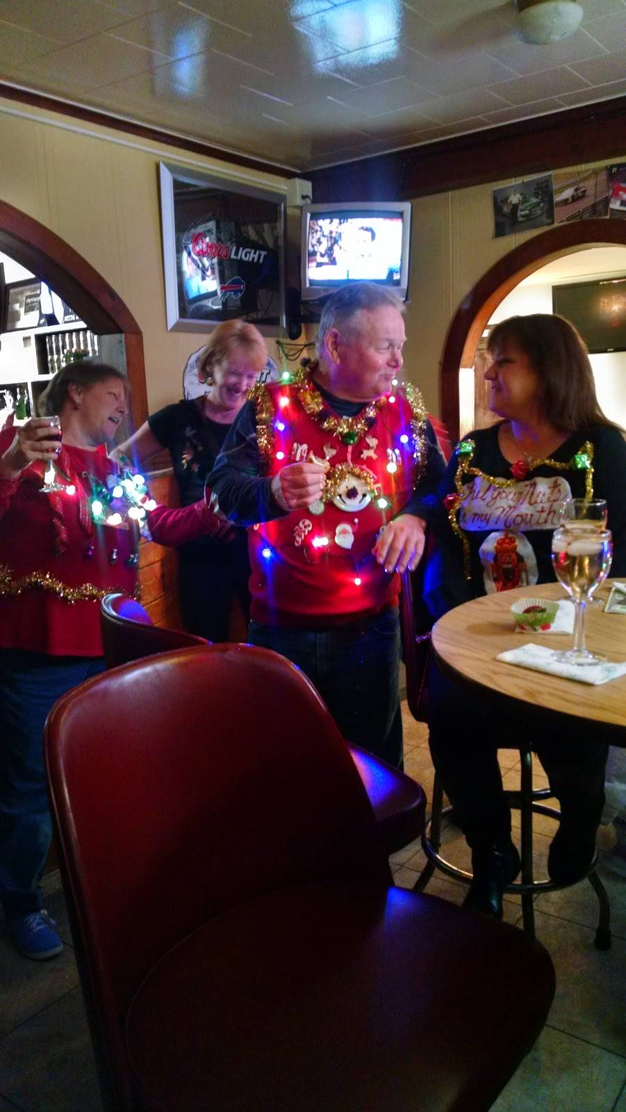 Mickeys Restaurant | restaurant | 3495 Vienna St, Palmyra, NY 14522, USA | 3155975131 OR +1 315-597-5131