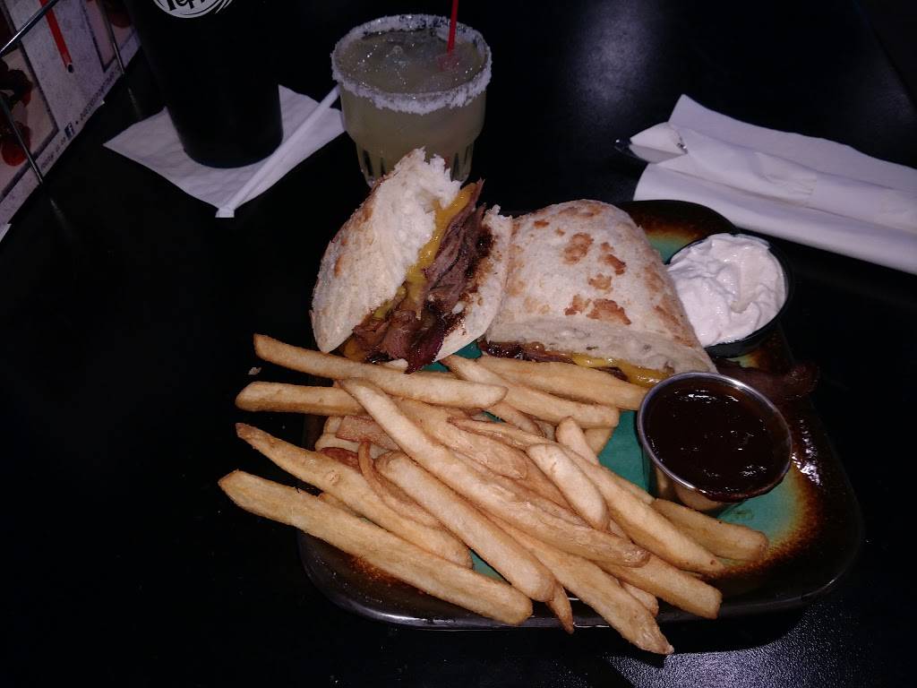 Duesys Sports Bar & Grille | restaurant | 305 E Washington Center Rd, Fort Wayne, IN 46825, USA | 2604835681 OR +1 260-483-5681