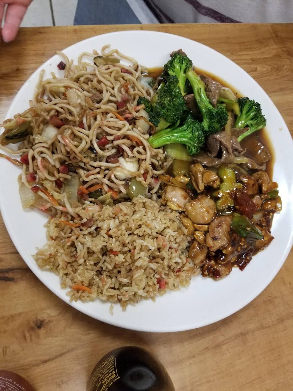 Yoshis | restaurant | 630 Fresno St, Parlier, CA 93648, USA | 5596469888 OR +1 559-646-9888