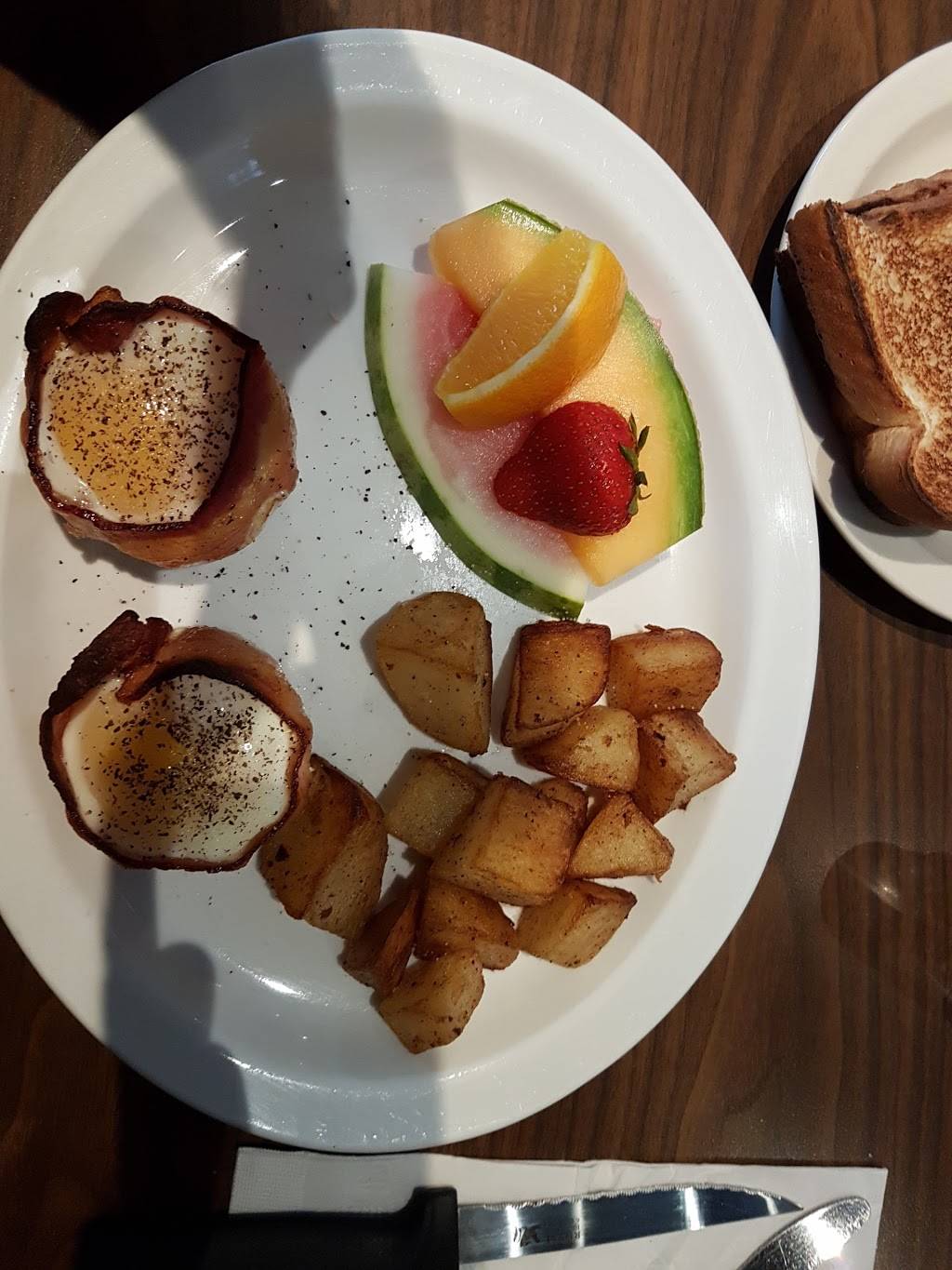 Bistro Le BisCornu | restaurant | 2200 Rue Royale, Trois-Rivières, QC G9A 4L5, Canada | 8198408292 OR +1 819-840-8292