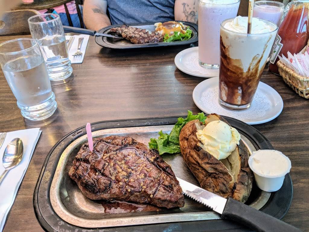 Traylors Restaurant | restaurant | 3256 E Hwy 101, Port Angeles, WA 98362, USA | 3604523833 OR +1 360-452-3833