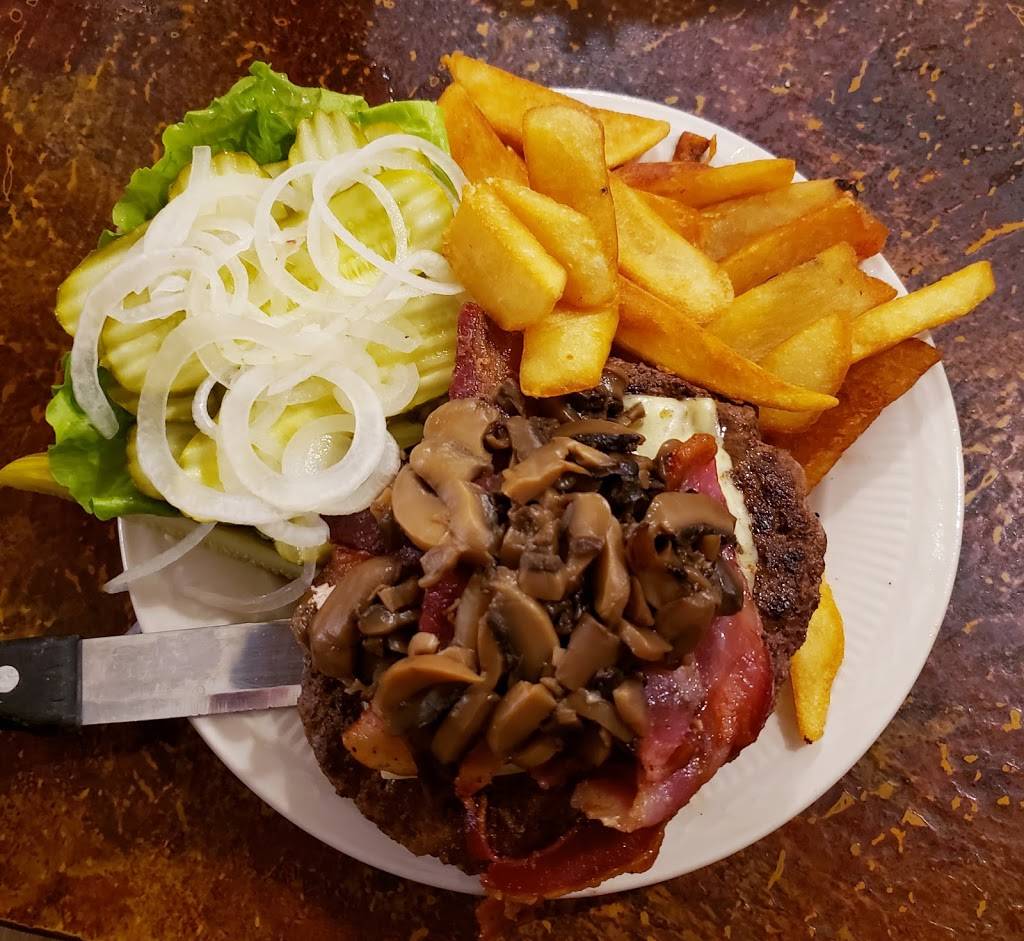 Crossbow Inn | restaurant | 11310 S Saginaw St, Grand Blanc, MI 48439, USA | 8106950720 OR +1 810-695-0720