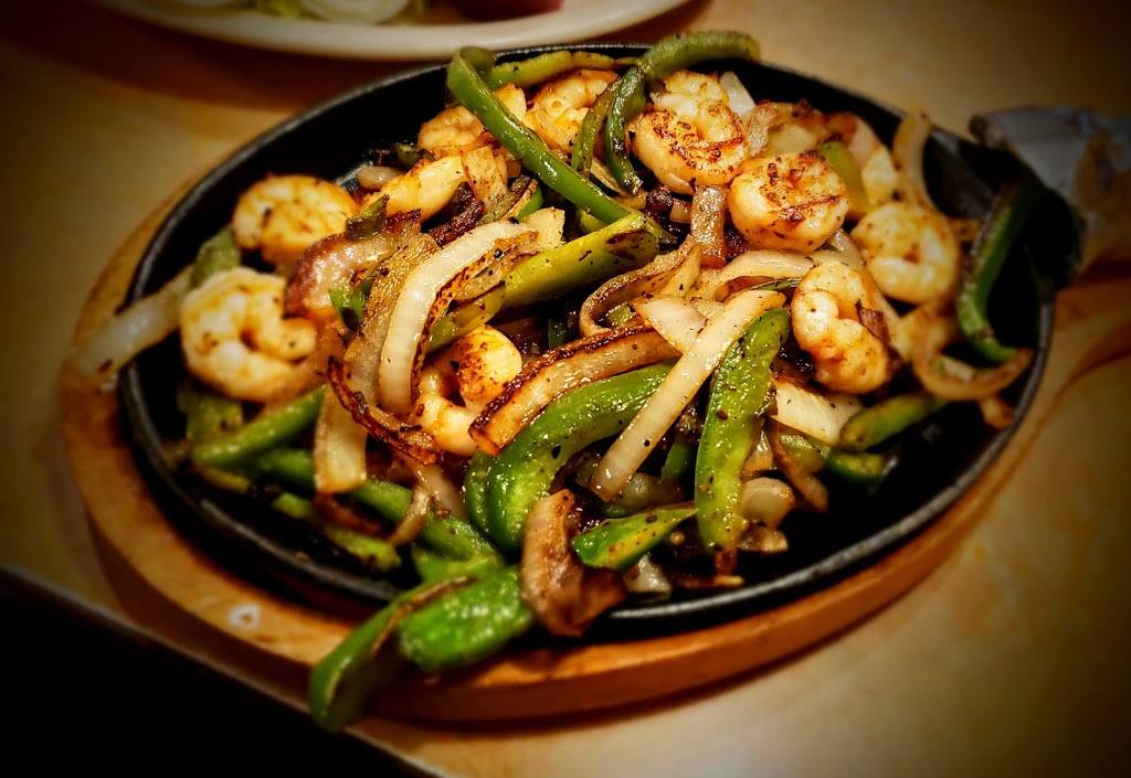 Family Square Restaurant | meal takeaway | 372 S Bolingbrook Dr, Bolingbrook, IL 60440, USA | 6307397191 OR +1 630-739-7191