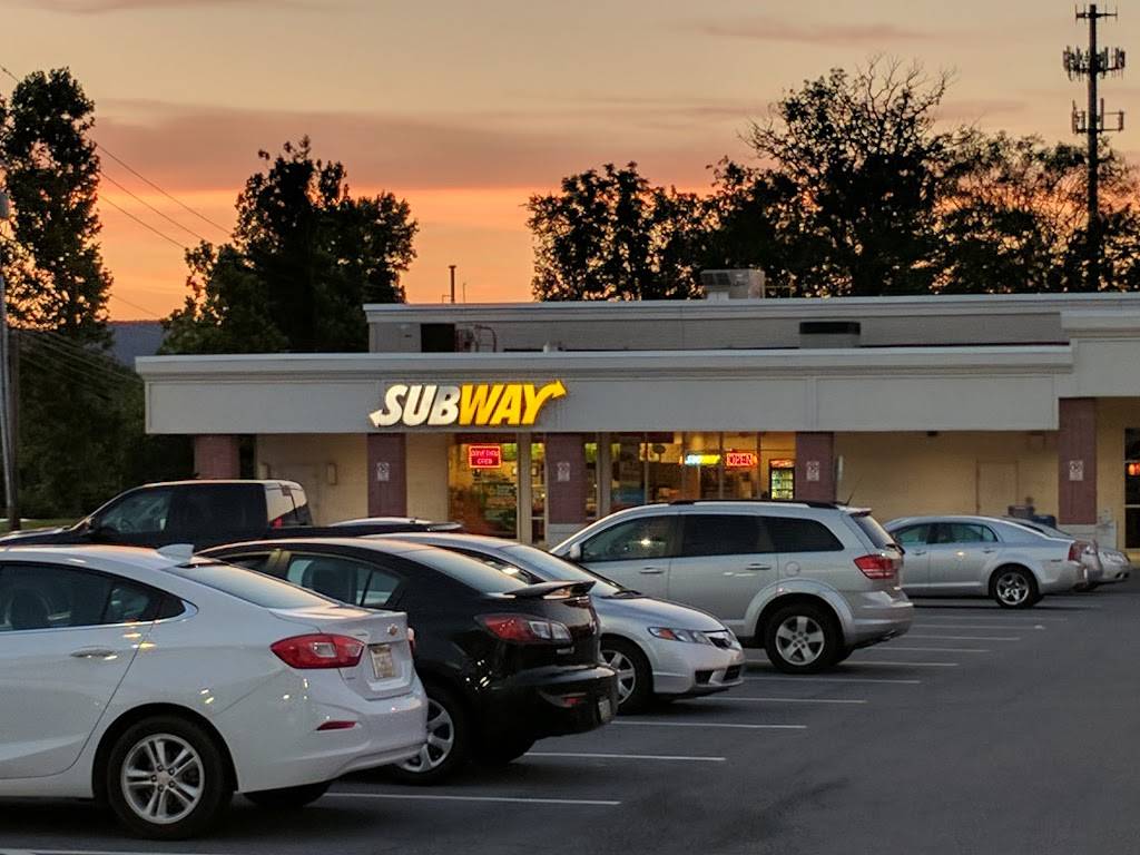 Subway Restaurants | restaurant | 216 E Fairmount St, Coopersburg, PA 18036, USA | 4848639090 OR +1 484-863-9090