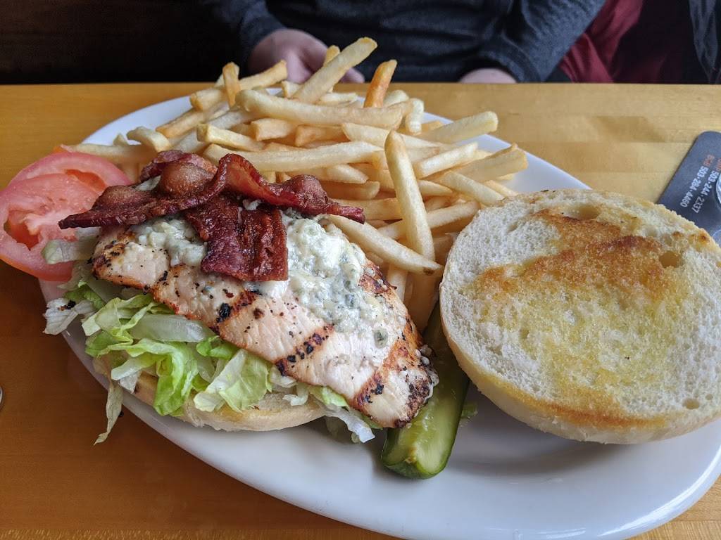 The Broadway Grill & Brewery | restaurant | 1700 NE Broadway St, Portland, OR 97232, USA | 5032844460 OR +1 503-284-4460