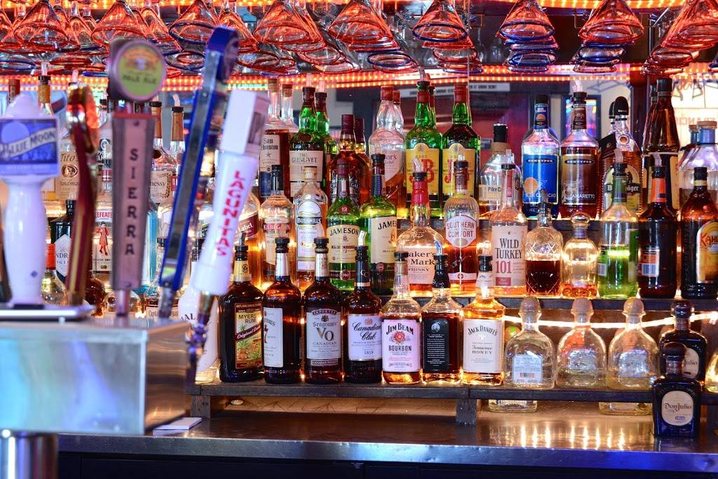 Red Hen Bar and Grill | restaurant | 4175 Solano Ave, Napa, CA 94558, USA | 7072558125 OR +1 707-255-8125