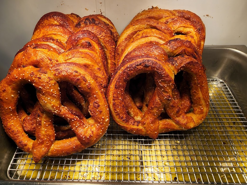 The Pretzel Bar | restaurant | Harrington Square, W High St, Middlefield, OH 44062, USA | 4403136230 OR +1 440-313-6230